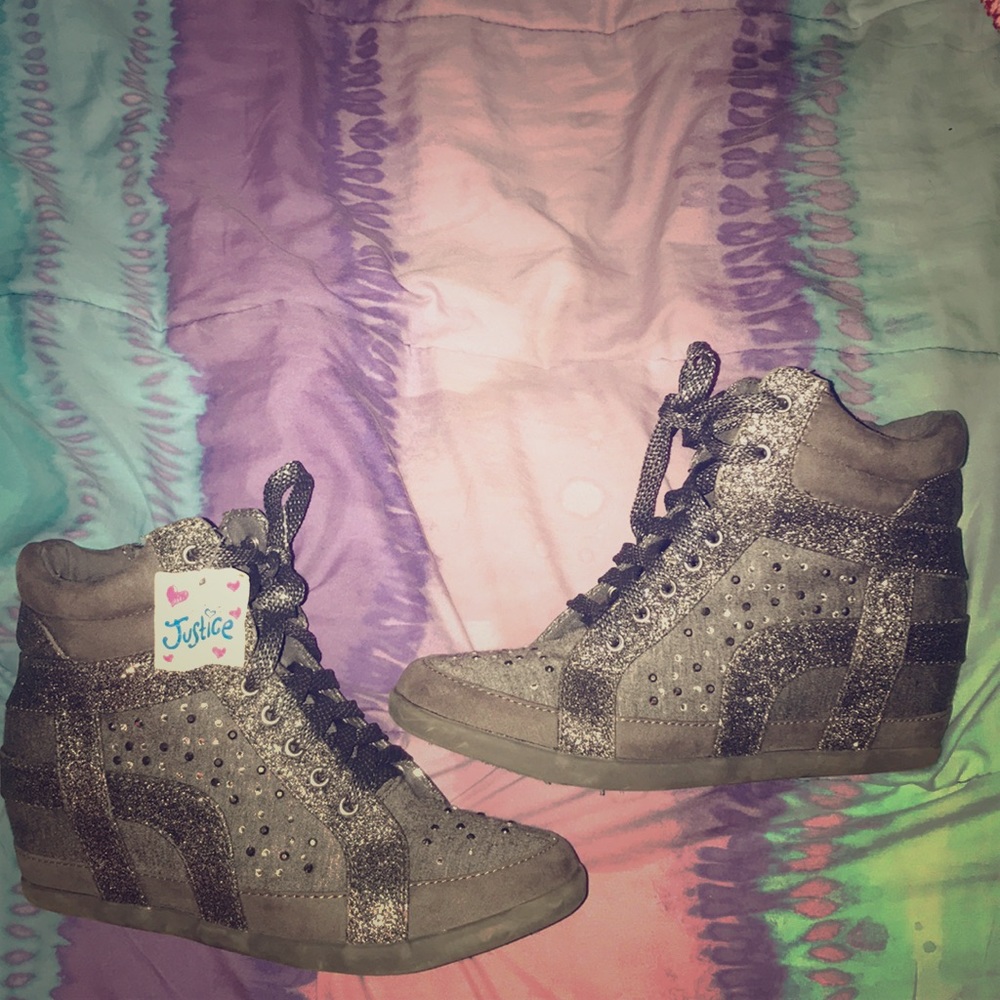 Grey wedge booties🌺